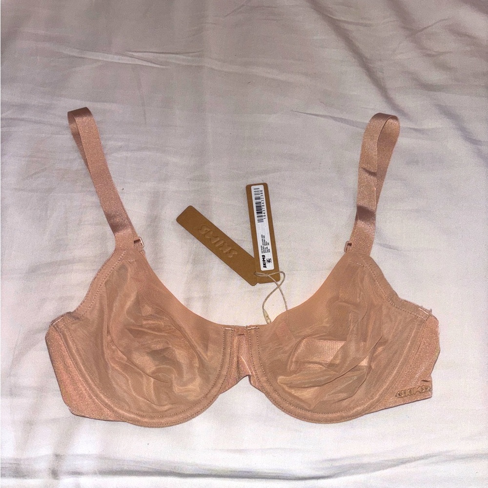 Skims Bra No Show Molded Unlined Demi 32C